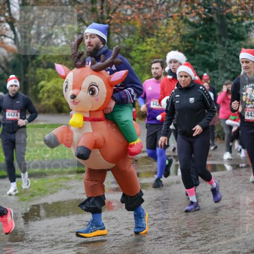07.12.2025 - St. Pauli X-Mass-Run No. 15 Michael Burmester http://msf.ph/oto/9408320 07.12.2025 11:26:06 Laufen 4424, 442, 4427, 2877 meine-sportfotos.de