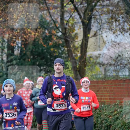 07.12.2025 - St. Pauli X-Mass-Run No. 15 Michael Burmester http://msf.ph/oto/9408324 07.12.2025 09:43:38 Laufen 2025, 15, 3536, 5, 3534, 3537 meine-sportfotos.de