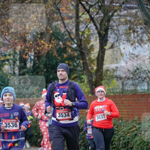07.12.2025 - St. Pauli X-Mass-Run No. 15 Michael Burmester http://msf.ph/oto/9408330 07.12.2025 09:43:38 Laufen 2025, 15, 3536, 15, 3534, 3537 meine-sportfotos.de