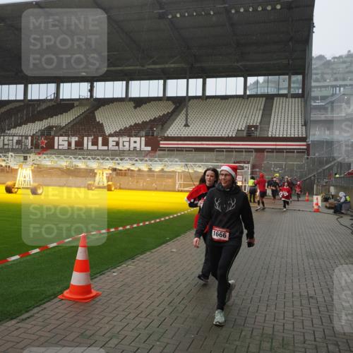 07.12.2025 - St. Pauli X-Mass-Run No. 15 Fabian Wolf http://msf.ph/oto/9408346 07.12.2025 11:07:08 Ziel 281, 596, 688, 1585, 1587, 1634, 1666, 1751, 1861, 1862 meine-sportfotos.de