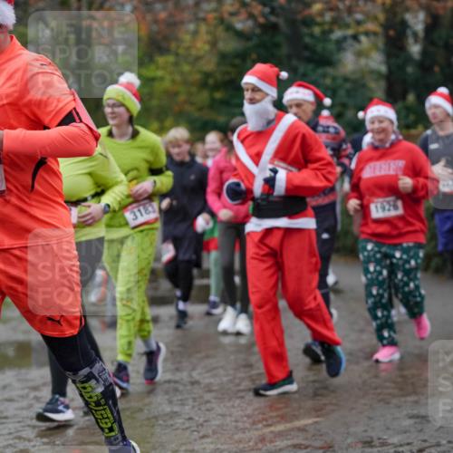 07.12.2025 - St. Pauli X-Mass-Run No. 15 Michael Burmester http://msf.ph/oto/9408362 07.12.2025 11:26:10 Laufen 15, 4426, 3183, 1926 meine-sportfotos.de