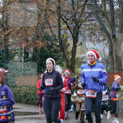 07.12.2025 - St. Pauli X-Mass-Run No. 15 Michael Burmester http://msf.ph/oto/9408364 07.12.2025 09:43:42 Laufen 2025, 3189, 35, 734, 421, 3186, 2681 meine-sportfotos.de