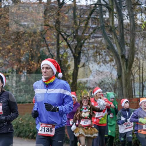 07.12.2025 - St. Pauli X-Mass-Run No. 15 Michael Burmester http://msf.ph/oto/9408376 07.12.2025 09:43:43 Laufen 15, 3186, 421, 185, 2681 meine-sportfotos.de