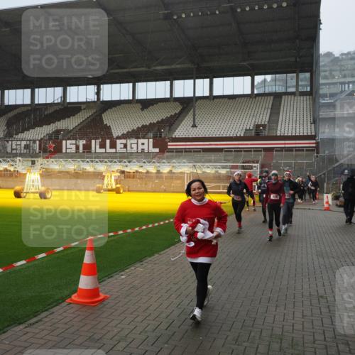07.12.2025 - St. Pauli X-Mass-Run No. 15 Fabian Wolf http://msf.ph/oto/9408381 07.12.2025 11:07:15 Ziel 281, 342, 344, 490, 591, 596, 603, 621, 622, 688, 1202, 1206, 1585, 1587, 1634, 1666, 1751, 1861, 1862, 2403 meine-sportfotos.de