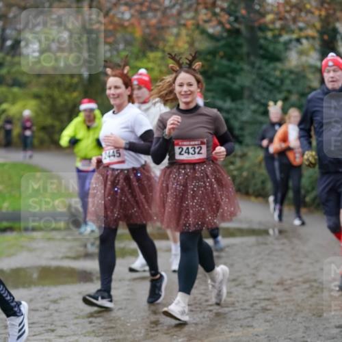 07.12.2025 - St. Pauli X-Mass-Run No. 15 Michael Burmester http://msf.ph/oto/9408392 07.12.2025 11:26:13 Laufen 2445, 2432 meine-sportfotos.de