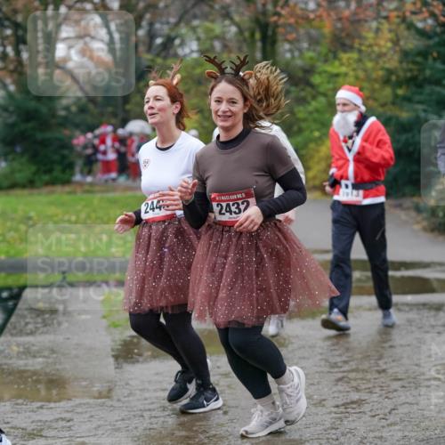 07.12.2025 - St. Pauli X-Mass-Run No. 15 Michael Burmester http://msf.ph/oto/9408404 07.12.2025 11:26:14 Laufen 69, 244, 15, 2432 meine-sportfotos.de