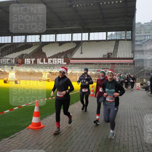 07.12.2025 - St. Pauli X-Mass-Run No. 15 Fabian Wolf http://msf.ph/oto/9408419 07.12.2025 11:07:17 Ziel 281, 342, 344, 476, 490, 591, 596, 603, 621, 622, 673, 688, 781, 1202, 1206, 1233, 1585, 1587, 1861, 1862, 2403 meine-sportfotos.de