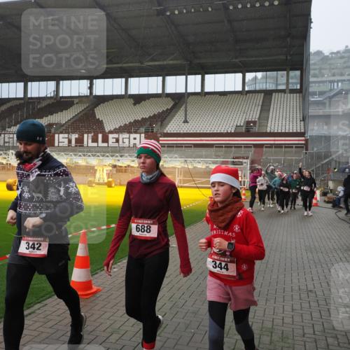 07.12.2025 - St. Pauli X-Mass-Run No. 15 Fabian Wolf http://msf.ph/oto/9408442 07.12.2025 11:07:19 Ziel 281, 342, 344, 476, 490, 591, 596, 603, 621, 622, 673, 688, 781, 1202, 1206, 1233, 1585, 1587, 1862, 2403, 5008 meine-sportfotos.de