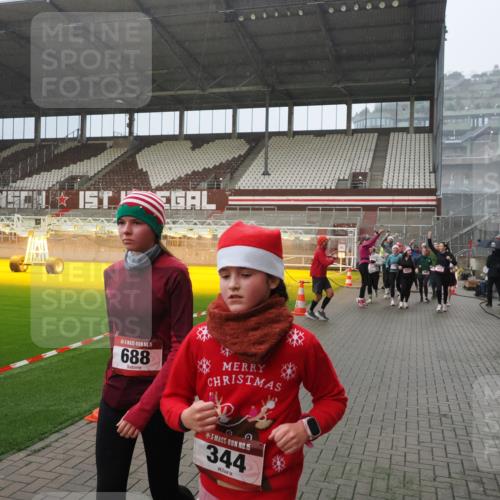 07.12.2025 - St. Pauli X-Mass-Run No. 15 Fabian Wolf http://msf.ph/oto/9408448 07.12.2025 11:07:19 Ziel 281, 342, 344, 476, 490, 591, 596, 603, 621, 622, 673, 688, 781, 1202, 1206, 1233, 1585, 1587, 1862, 2403, 5008 meine-sportfotos.de