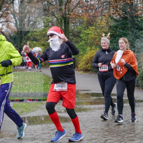 07.12.2025 - St. Pauli X-Mass-Run No. 15 Michael Burmester http://msf.ph/oto/9408449 07.12.2025 11:26:17 Laufen 3665, 3685, 2444 meine-sportfotos.de