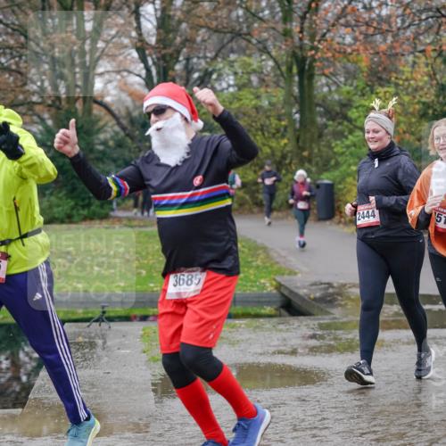 07.12.2025 - St. Pauli X-Mass-Run No. 15 Michael Burmester http://msf.ph/oto/9408458 07.12.2025 11:26:18 Laufen 3665, 3685, 2444, 51 meine-sportfotos.de