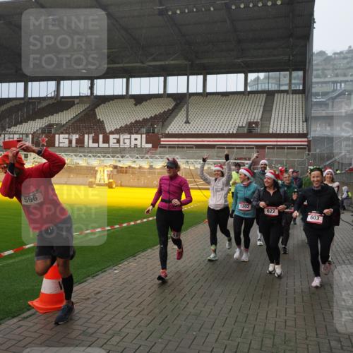 07.12.2025 - St. Pauli X-Mass-Run No. 15 Fabian Wolf http://msf.ph/oto/9408475 07.12.2025 11:07:23 Ziel 281, 342, 344, 476, 490, 591, 596, 603, 621, 622, 673, 688, 781, 1202, 1206, 1233, 1585, 1587, 2403, 5008 meine-sportfotos.de