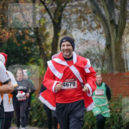 07.12.2025 - St. Pauli X-Mass-Run No. 15 Michael Burmester http://msf.ph/oto/9408477 07.12.2025 09:43:54 Laufen 15, 4679, 4675 meine-sportfotos.de