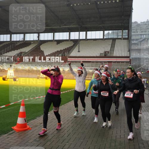 07.12.2025 - St. Pauli X-Mass-Run No. 15 Fabian Wolf http://msf.ph/oto/9408484 07.12.2025 11:07:23 Ziel 281, 342, 344, 476, 490, 591, 596, 603, 621, 622, 673, 688, 781, 1202, 1206, 1233, 1585, 1587, 2403, 5008 meine-sportfotos.de