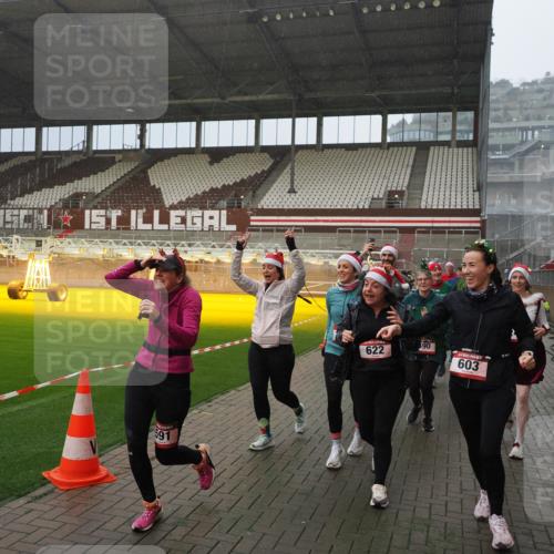 07.12.2025 - St. Pauli X-Mass-Run No. 15 Fabian Wolf http://msf.ph/oto/9408487 07.12.2025 11:07:24 Ziel 281, 342, 344, 476, 490, 591, 596, 603, 621, 622, 673, 688, 781, 1202, 1206, 1233, 1585, 1587, 2403, 5008 meine-sportfotos.de