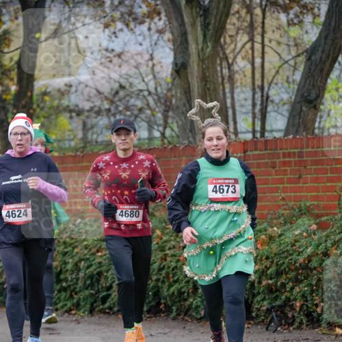 07.12.2025 - St. Pauli X-Mass-Run No. 15 Michael Burmester http://msf.ph/oto/9408492 07.12.2025 09:43:55 Laufen 4624, 4680, 4673 meine-sportfotos.de