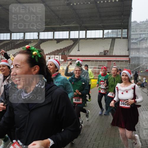 07.12.2025 - St. Pauli X-Mass-Run No. 15 Fabian Wolf http://msf.ph/oto/9408505 07.12.2025 11:07:25 Ziel 281, 342, 344, 476, 490, 591, 596, 603, 621, 622, 673, 688, 781, 1202, 1206, 1233, 1585, 1587, 2403, 5008 meine-sportfotos.de