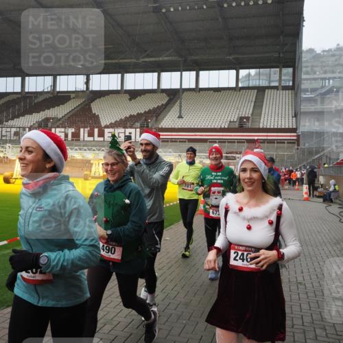 07.12.2025 - St. Pauli X-Mass-Run No. 15 Fabian Wolf http://msf.ph/oto/9408511 07.12.2025 11:07:25 Ziel 281, 342, 344, 476, 490, 591, 596, 603, 621, 622, 673, 688, 781, 1202, 1206, 1233, 1585, 1587, 2403, 5008 meine-sportfotos.de