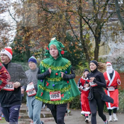07.12.2025 - St. Pauli X-Mass-Run No. 15 Michael Burmester http://msf.ph/oto/9408519 07.12.2025 09:43:58 Laufen 15, 623, 707, 707, 15, 1050, 214, 2691 meine-sportfotos.de