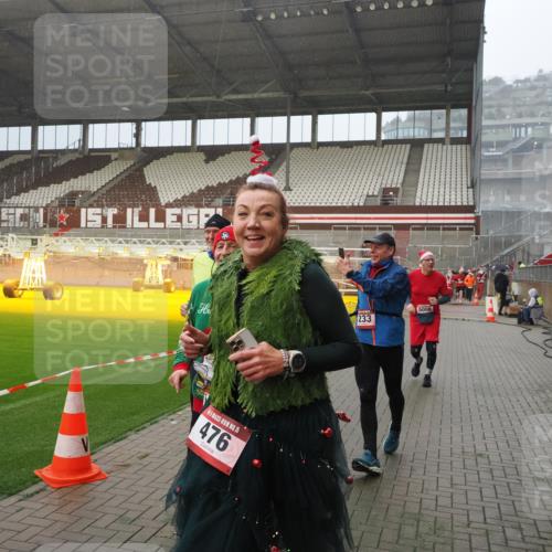 07.12.2025 - St. Pauli X-Mass-Run No. 15 Fabian Wolf http://msf.ph/oto/9408526 07.12.2025 11:07:26 Ziel 281, 342, 344, 476, 490, 591, 596, 603, 621, 622, 673, 688, 781, 1202, 1206, 1233, 1585, 1587, 2403, 5008 meine-sportfotos.de
