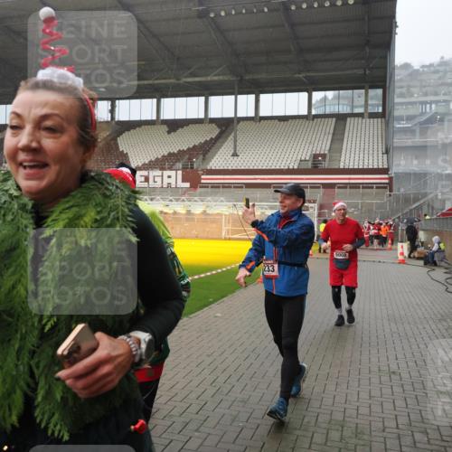 07.12.2025 - St. Pauli X-Mass-Run No. 15 Fabian Wolf http://msf.ph/oto/9408532 07.12.2025 11:07:27 Ziel 342, 344, 476, 490, 591, 596, 603, 621, 622, 673, 781, 1202, 1206, 1233, 1585, 1587, 2403, 5008 meine-sportfotos.de