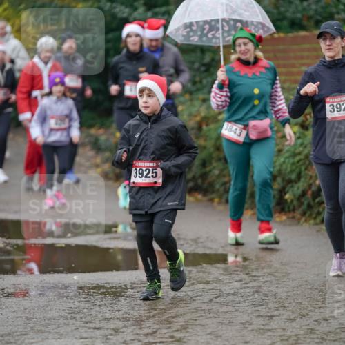 07.12.2025 - St. Pauli X-Mass-Run No. 15 Michael Burmester http://msf.ph/oto/9408533 07.12.2025 11:26:28 Laufen 3925, 3843, 3924 meine-sportfotos.de