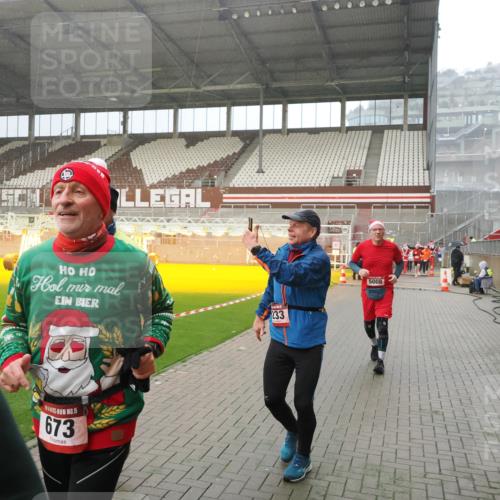 07.12.2025 - St. Pauli X-Mass-Run No. 15 Fabian Wolf http://msf.ph/oto/9408535 07.12.2025 11:07:27 Ziel 342, 344, 476, 490, 591, 596, 603, 621, 622, 673, 781, 1202, 1206, 1233, 1585, 1587, 2403, 5008 meine-sportfotos.de