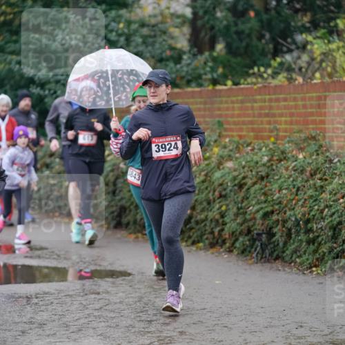 07.12.2025 - St. Pauli X-Mass-Run No. 15 Michael Burmester http://msf.ph/oto/9408539 07.12.2025 11:26:29 Laufen 3925, 3843, 3924 meine-sportfotos.de