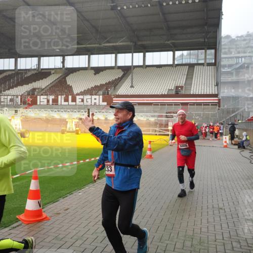 07.12.2025 - St. Pauli X-Mass-Run No. 15 Fabian Wolf http://msf.ph/oto/9408541 07.12.2025 11:07:27 Ziel 342, 344, 476, 490, 591, 596, 603, 621, 622, 673, 781, 1202, 1206, 1233, 1585, 1587, 2403, 5008 meine-sportfotos.de