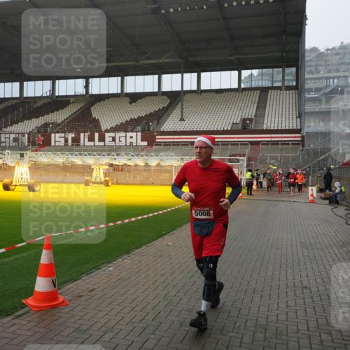 07.12.2025 - St. Pauli X-Mass-Run No. 15 Fabian Wolf http://msf.ph/oto/9408556 07.12.2025 11:07:28 Ziel 315, 342, 344, 476, 490, 591, 603, 621, 622, 673, 781, 1202, 1206, 1233, 1585, 1587, 2403, 5008 meine-sportfotos.de