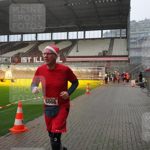 07.12.2025 - St. Pauli X-Mass-Run No. 15 Fabian Wolf http://msf.ph/oto/9408562 07.12.2025 11:07:29 Ziel 77, 315, 342, 344, 476, 490, 591, 603, 621, 622, 673, 781, 1202, 1206, 1233, 1235, 1824, 1866, 2403, 5008 meine-sportfotos.de