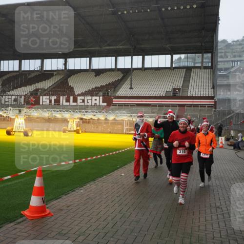 07.12.2025 - St. Pauli X-Mass-Run No. 15 Fabian Wolf http://msf.ph/oto/9408568 07.12.2025 11:07:37 Ziel 77, 315, 332, 377, 623, 781, 1233, 1235, 1509, 1824, 1866, 1910, 2693, 5008 meine-sportfotos.de