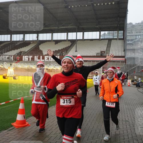 07.12.2025 - St. Pauli X-Mass-Run No. 15 Fabian Wolf http://msf.ph/oto/9408590 07.12.2025 11:07:38 Ziel 77, 315, 332, 377, 389, 397, 623, 1235, 1509, 1824, 1866, 1910, 2693, 5008 meine-sportfotos.de