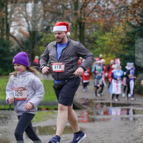 07.12.2025 - St. Pauli X-Mass-Run No. 15 Michael Burmester http://msf.ph/oto/9408599 07.12.2025 11:26:36 Laufen 620, 618 meine-sportfotos.de