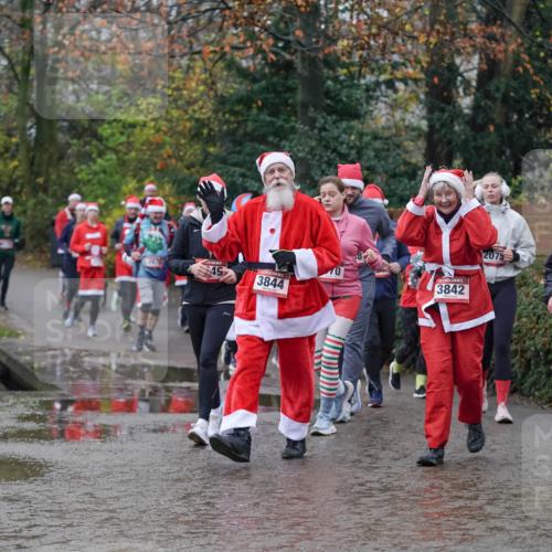07.12.2025 - St. Pauli X-Mass-Run No. 15 Michael Burmester http://msf.ph/oto/9408608 07.12.2025 11:26:37 Laufen 49, 3844, 0, 3842, 2075, 3926 meine-sportfotos.de