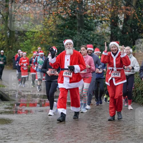 07.12.2025 - St. Pauli X-Mass-Run No. 15 Michael Burmester http://msf.ph/oto/9408611 07.12.2025 11:26:37 Laufen 075, 70, 47, 249, 3844, 3842, 3926 meine-sportfotos.de