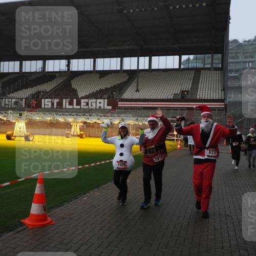 07.12.2025 - St. Pauli X-Mass-Run No. 15 Fabian Wolf http://msf.ph/oto/9408621 07.12.2025 11:07:41 Ziel 77, 273, 315, 332, 377, 389, 397, 623, 1235, 1509, 1812, 1824, 1866, 1910, 2693 meine-sportfotos.de