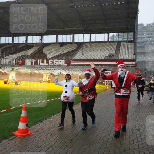07.12.2025 - St. Pauli X-Mass-Run No. 15 Fabian Wolf http://msf.ph/oto/9408625 07.12.2025 11:07:41 Ziel 77, 273, 315, 332, 377, 389, 397, 623, 1235, 1509, 1812, 1824, 1866, 1910, 2693 meine-sportfotos.de