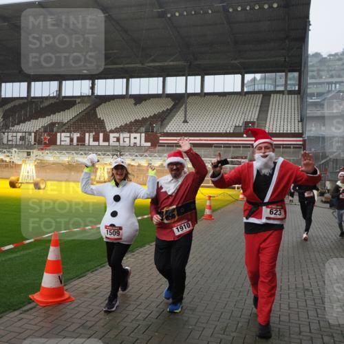 07.12.2025 - St. Pauli X-Mass-Run No. 15 Fabian Wolf http://msf.ph/oto/9408631 07.12.2025 11:07:41 Ziel 77, 273, 315, 332, 377, 389, 397, 623, 1235, 1509, 1812, 1824, 1866, 1910, 2693 meine-sportfotos.de