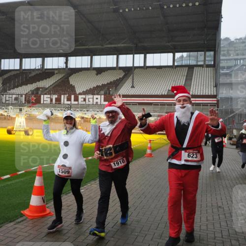 07.12.2025 - St. Pauli X-Mass-Run No. 15 Fabian Wolf http://msf.ph/oto/9408634 07.12.2025 11:07:41 Ziel 77, 273, 315, 332, 377, 389, 397, 623, 1235, 1509, 1812, 1824, 1866, 1910, 2693 meine-sportfotos.de