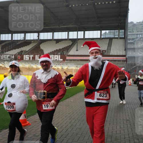 07.12.2025 - St. Pauli X-Mass-Run No. 15 Fabian Wolf http://msf.ph/oto/9408640 07.12.2025 11:07:42 Ziel 77, 271, 273, 315, 332, 377, 389, 397, 623, 1235, 1439, 1441, 1509, 1812, 1824, 1866, 1910, 2693 meine-sportfotos.de