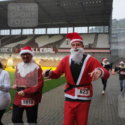 07.12.2025 - St. Pauli X-Mass-Run No. 15 Fabian Wolf http://msf.ph/oto/9408643 07.12.2025 11:07:42 Ziel 77, 271, 273, 315, 332, 377, 389, 397, 623, 1235, 1439, 1441, 1509, 1812, 1824, 1866, 1910, 2693 meine-sportfotos.de