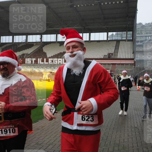 07.12.2025 - St. Pauli X-Mass-Run No. 15 Fabian Wolf http://msf.ph/oto/9408646 07.12.2025 11:07:42 Ziel 77, 271, 273, 315, 332, 377, 389, 397, 623, 1235, 1439, 1441, 1509, 1812, 1824, 1866, 1910, 2693 meine-sportfotos.de