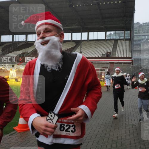 07.12.2025 - St. Pauli X-Mass-Run No. 15 Fabian Wolf http://msf.ph/oto/9408649 07.12.2025 11:07:42 Ziel 77, 271, 273, 315, 332, 377, 389, 397, 623, 1235, 1439, 1441, 1509, 1812, 1824, 1866, 1910, 2693 meine-sportfotos.de