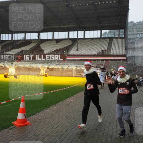 07.12.2025 - St. Pauli X-Mass-Run No. 15 Fabian Wolf http://msf.ph/oto/9408655 07.12.2025 11:07:43 Ziel 77, 271, 273, 315, 332, 377, 389, 397, 623, 1235, 1439, 1441, 1509, 1812, 1824, 1866, 1910, 2693 meine-sportfotos.de