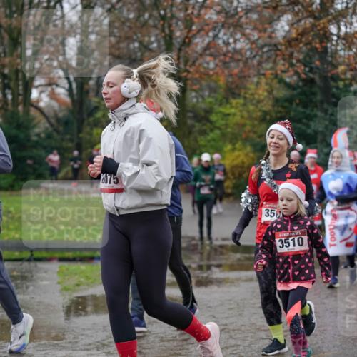 07.12.2025 - St. Pauli X-Mass-Run No. 15 Michael Burmester http://msf.ph/oto/9408656 07.12.2025 11:26:41 Laufen 70, 2075, 350, 5, 3510 meine-sportfotos.de