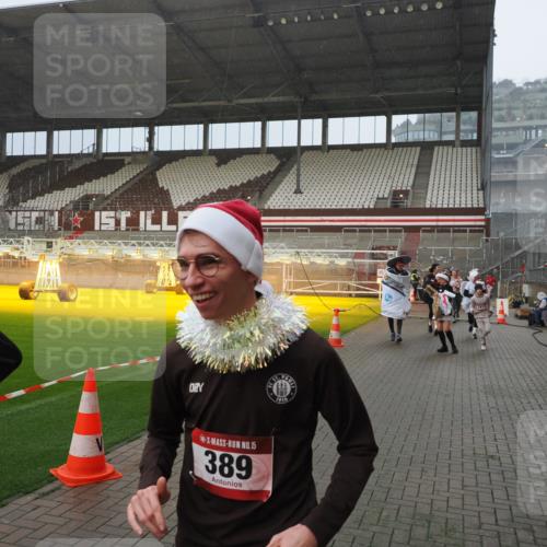07.12.2025 - St. Pauli X-Mass-Run No. 15 Fabian Wolf http://msf.ph/oto/9408671 07.12.2025 11:07:44 Ziel 77, 271, 273, 315, 332, 377, 389, 397, 623, 1235, 1439, 1441, 1509, 1812, 1824, 1866, 1910, 2693 meine-sportfotos.de