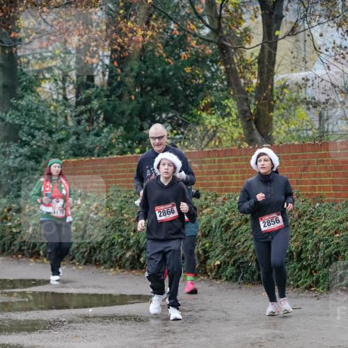 07.12.2025 - St. Pauli X-Mass-Run No. 15 Michael Burmester http://msf.ph/oto/9408675 07.12.2025 09:44:16 Laufen 1176, 2866, 2856 meine-sportfotos.de