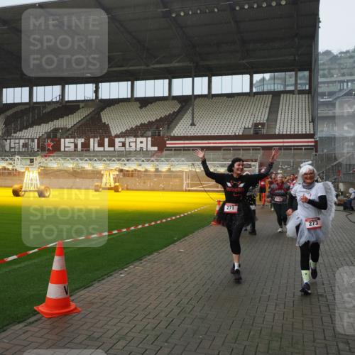 07.12.2025 - St. Pauli X-Mass-Run No. 15 Fabian Wolf http://msf.ph/oto/9408706 07.12.2025 11:07:48 Ziel 77, 271, 273, 286, 293, 315, 332, 377, 389, 397, 623, 1235, 1378, 1381, 1382, 1383, 1439, 1441, 1460, 1509, 1812, 1824, 1866, 1910, 2693 meine-sportfotos.de