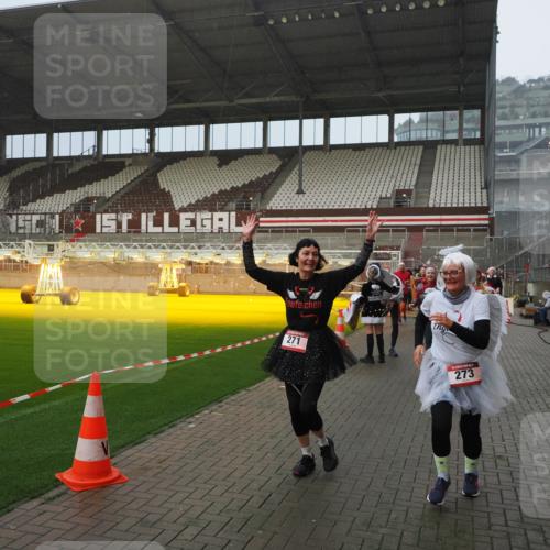 07.12.2025 - St. Pauli X-Mass-Run No. 15 Fabian Wolf http://msf.ph/oto/9408716 07.12.2025 11:07:49 Ziel 77, 271, 273, 286, 293, 332, 377, 389, 397, 623, 1107, 1235, 1378, 1381, 1382, 1383, 1439, 1441, 1460, 1509, 1812, 1824, 1866, 1910, 2693 meine-sportfotos.de